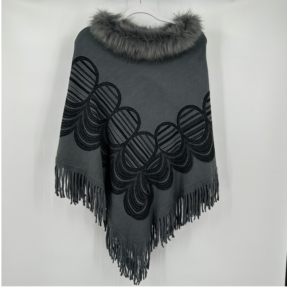 Womens Boho Chic Poncho One Size Faux Fur Collar Embroidered Fringe Wrap‎ Gray